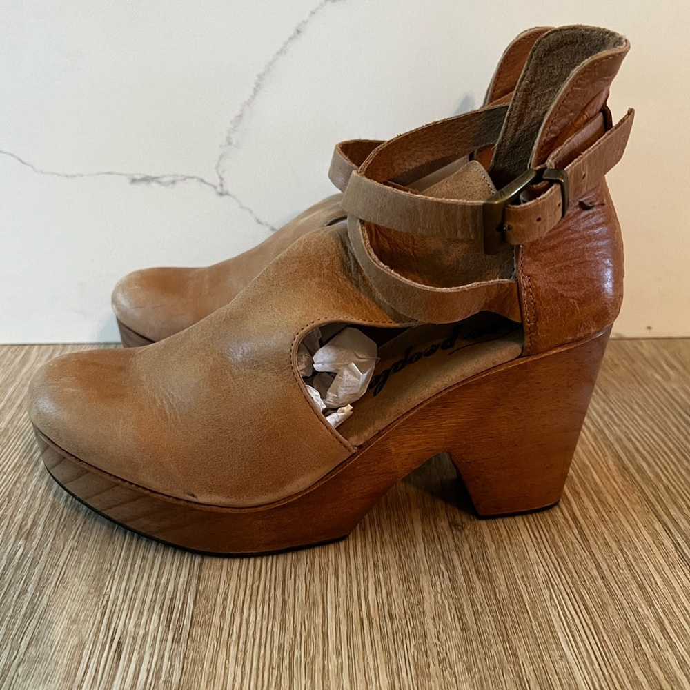 Free People Cedar Clogs - Picture 2 of 9